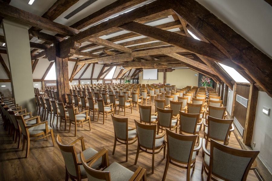 404_8284_zoomed_bonipert-konferenciaterem_02