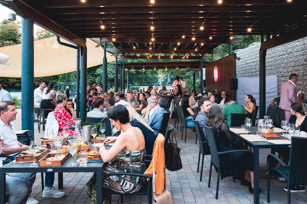 RÓZSAKERT BISZTRÓ (11)