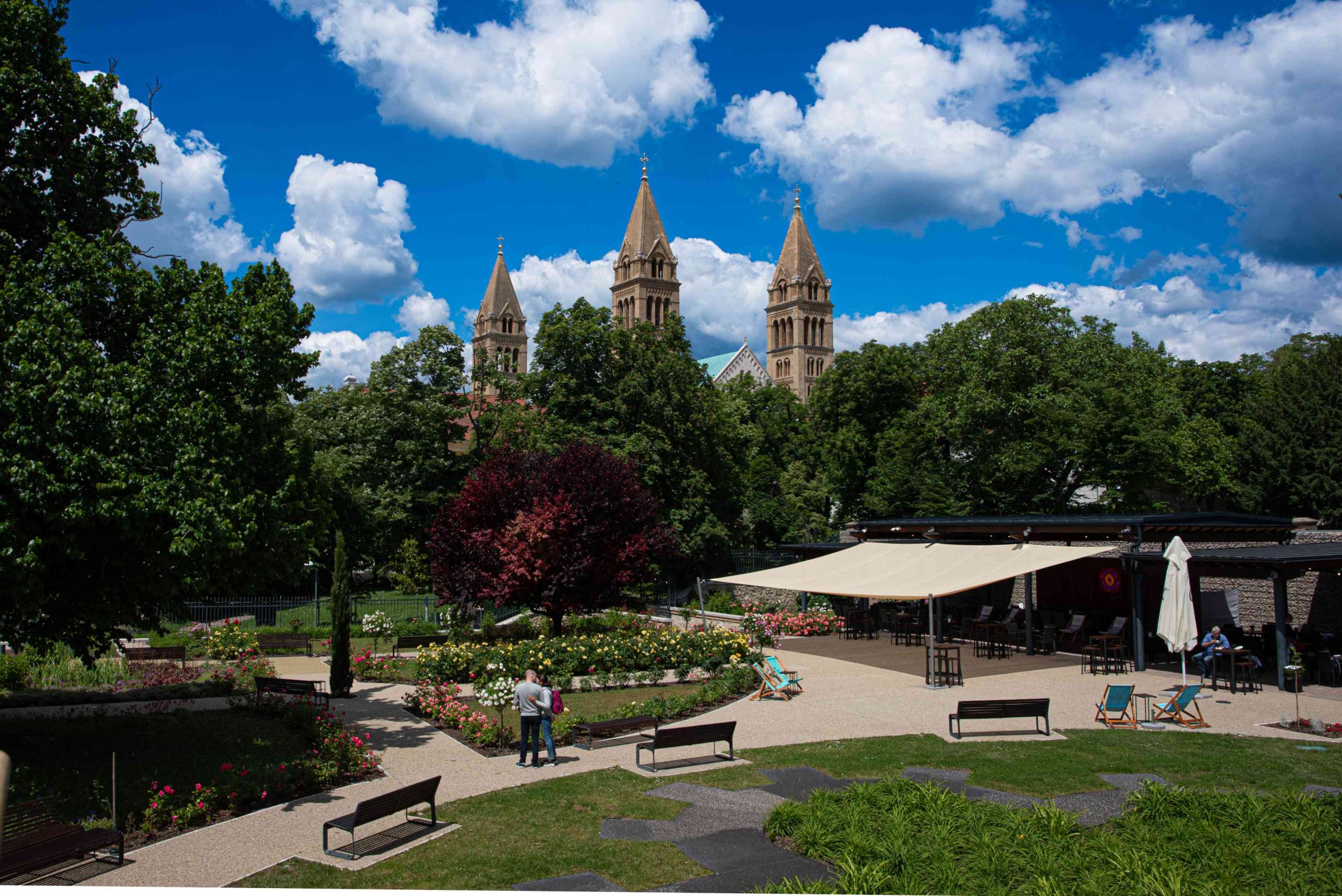 RÓZSAKERT BISZTRÓ (7)